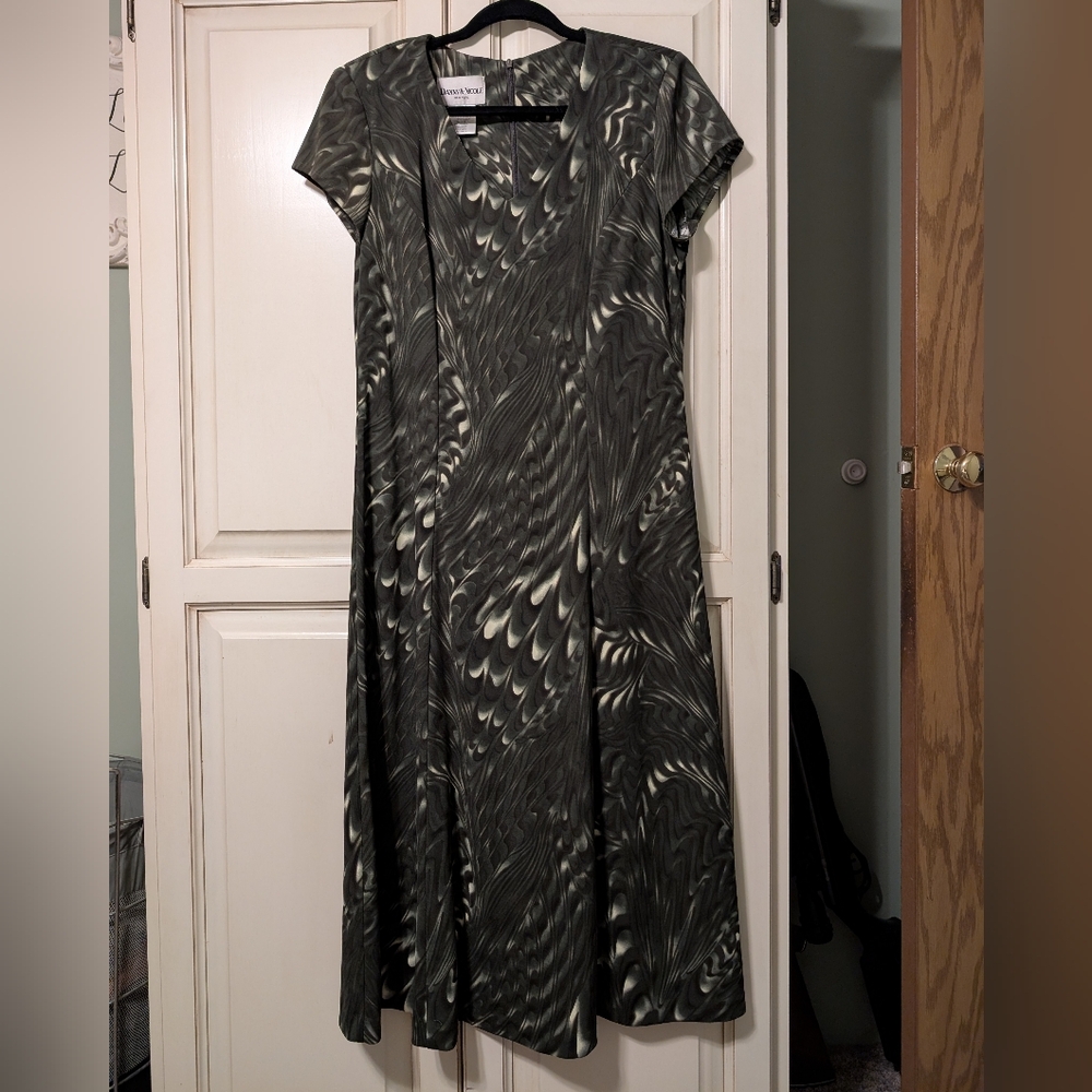 Danny & Nicole Green, Black and White V-neck Maxi Dress